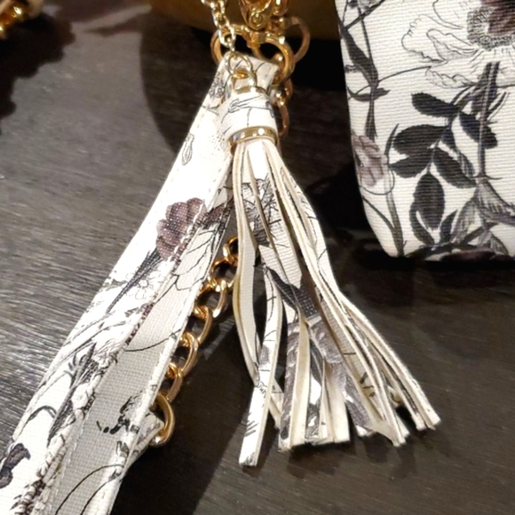 Cute floral crossbody - Picture 6 of 8